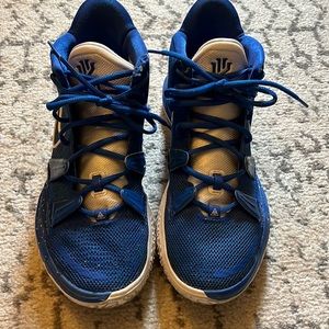 Kyrie Mens basketball shoes. Blue & white. Worn 1 season.